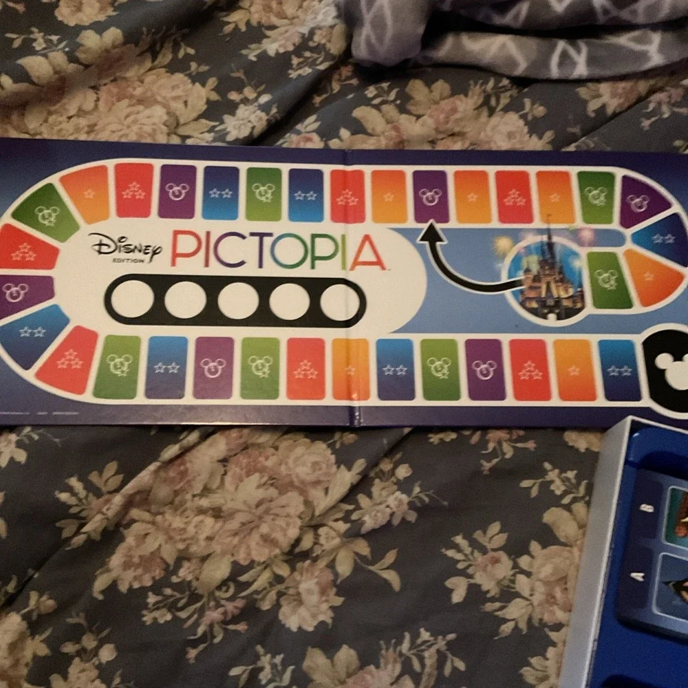 Ravensburger Pictopia‎ Disney Edition Picture Trivia Family Game